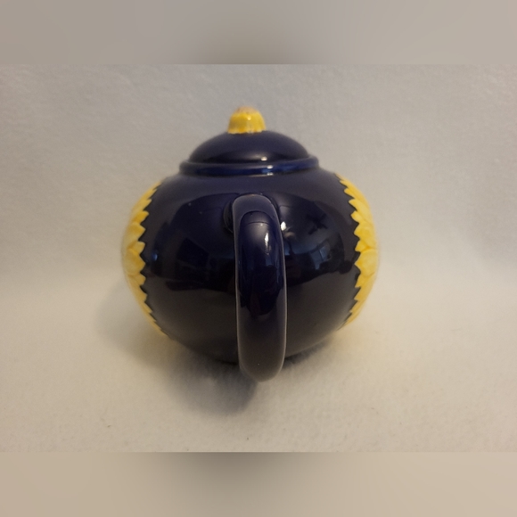 Teapot - Picture 3 of 11